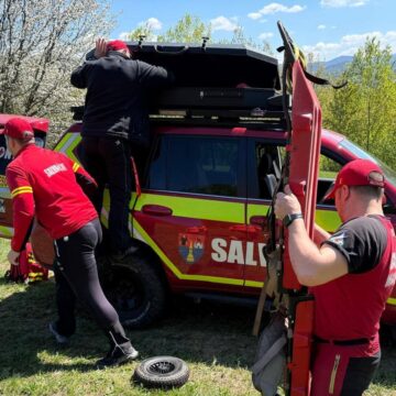 SALVAMONT MARAMUREȘ: Intervenție complexă pentru recuperarea unui ciclist SALVAMONT MARAMUREȘ: Intervenție complexă pentru recuperarea unui ciclist