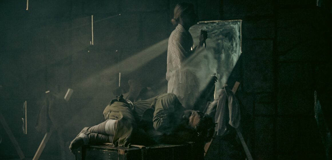 PREMIERĂ: Groapa din tavan – de Matei Vișinec la Teatrul Municipal Baia Mare