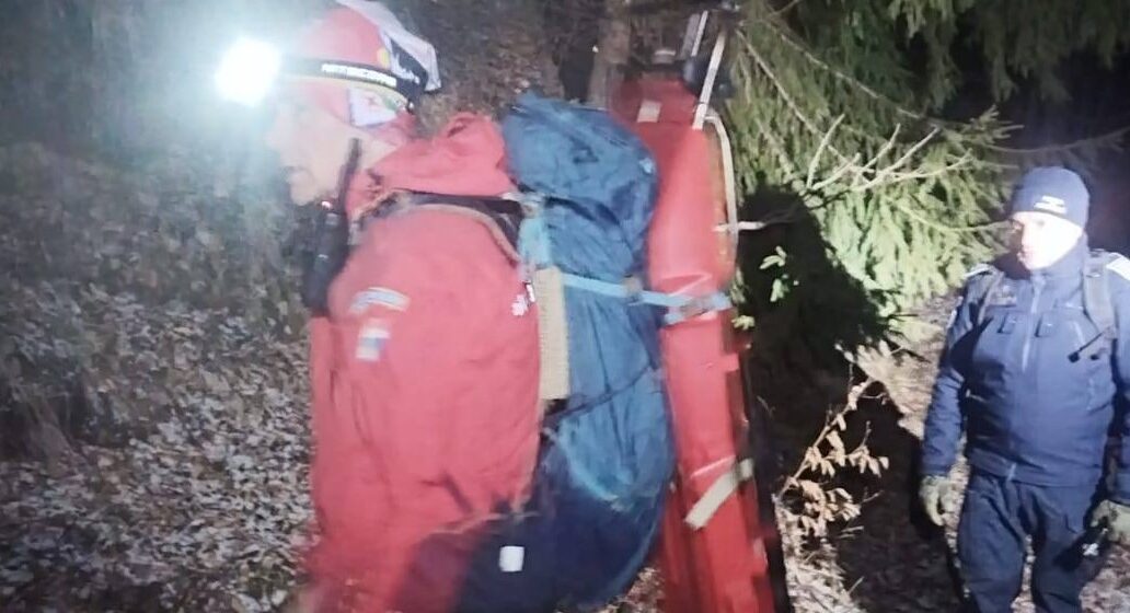 SALVAMONT: Intervenție în Munții Maramureșului pentru salvarea unui tânăr aflat în stare gravă SALVAMONT: Intervenție în Munții Maramureșului pentru salvarea unui tânăr aflat în stare gravă