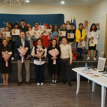 VIDEO: Din suflet spre lume – vernisajul expoziției copiilor din sistemul de protecție specială DGASPC Maramureș VIDEO: Din suflet spre lume – vernisajul expoziției copiilor din sistemul de protecție specială DGASPC Maramureș