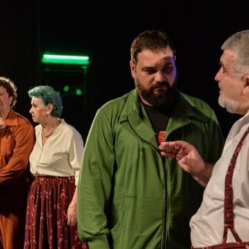 TEATRUL MUNICIPAL BAIA MARE: Duminică spectacolul ”Familia Pop” – povești de viață desprinse parcă din filme TEATRUL MUNICIPAL BAIA MARE: Duminică spectacolul ”Familia Pop” – povești de viață desprinse parcă din filme