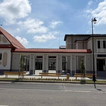 BAIA SPRIE: S-au încheiat lucrările de renovare completă a fostului cinematograf și a zonei adiacente