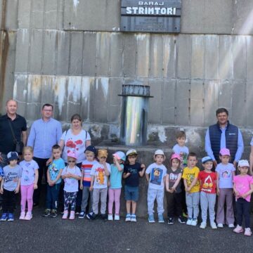 VIZITĂ: Prichindeii de la Grădinița cu Program Prelungit Târgu Lăpuș, în vizită la barajul Strâmtori-Firiza