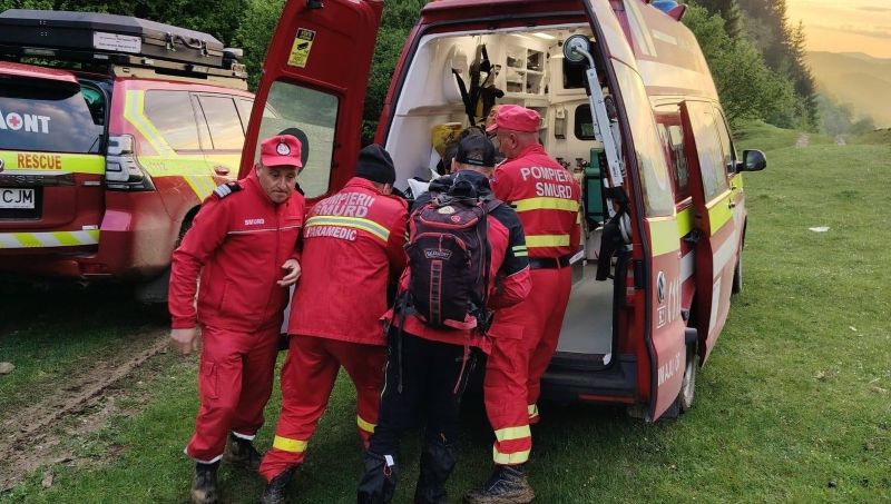 SALVAMONT: Operațiune de salvare a unei femei accidentate SALVAMONT: Operațiune de salvare a unei femei accidentate