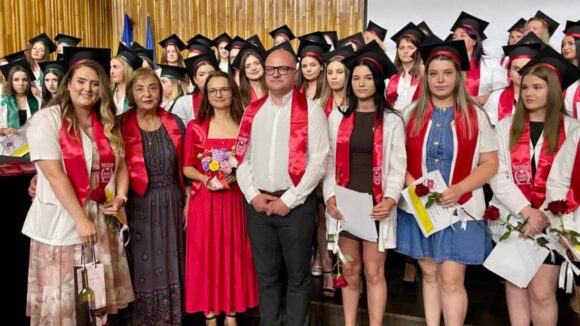 ZAHORÁNSZKI BRIGITTA: Peste 100 de tineri au absolvit Școala Postliceală Sanitară Hipocrate din Sighetu Marmației ZAHORÁNSZKI BRIGITTA: Peste 100 de tineri au absolvit Școala Postliceală Sanitară Hipocrate din Sighetu Marmației
