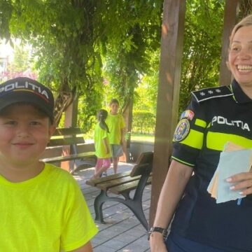 ACTIVITĂȚI DE VACANȚĂ: Lecții predate de polițiști copiilor în două tabere școlare