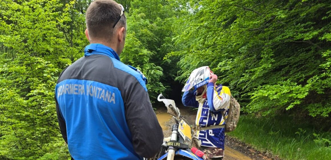 JANDARMII MONTANI: Cetățean ceh, surprins cu un motocross în fondul cinegetic Făgădăul Pintii, Budești JANDARMII MONTANI: Cetățean ceh, surprins cu un motocross în fondul cinegetic Făgădăul Pintii, Budești
