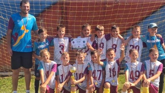 FOTBAL: Copiii de la grupa 2016 a Fabricii de Campioni, câștigători ai Cupei Prieteniei FOTBAL: Copiii de la grupa 2016 a Fabricii de Campioni, câștigători ai Cupei Prieteniei