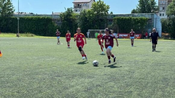 FOTBAL: Școala Gimnazială „Dr. Ilie Lazăr” din Giulești, câștigătoare a Cupei Satelor FOTBAL: Școala Gimnazială „Dr. Ilie Lazăr” din Giulești, câștigătoare a Cupei Satelor