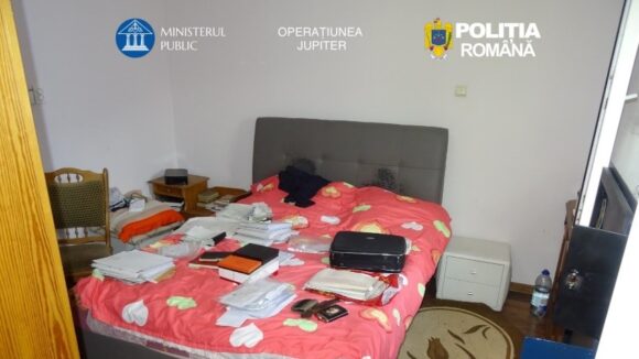 PERCHEZIȚII ÎN MARAMUREȘ: Două persoane au fost reținute într-un dosar de înșelăciune și fals în înscrisuri sub semnătură privată PERCHEZIȚII ÎN MARAMUREȘ: Două persoane au fost reținute într-un dosar de înșelăciune și fals în înscrisuri sub semnătură privată