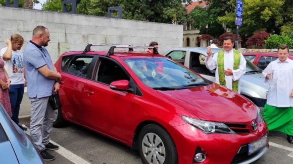 BAIA MARE: Binecuvântarea vehiculelor de Ziua Sfântului Cristofor, la Biserica „Sfânta Treime” BAIA MARE: Binecuvântarea vehiculelor de Ziua Sfântului Cristofor, la Biserica „Sfânta Treime”