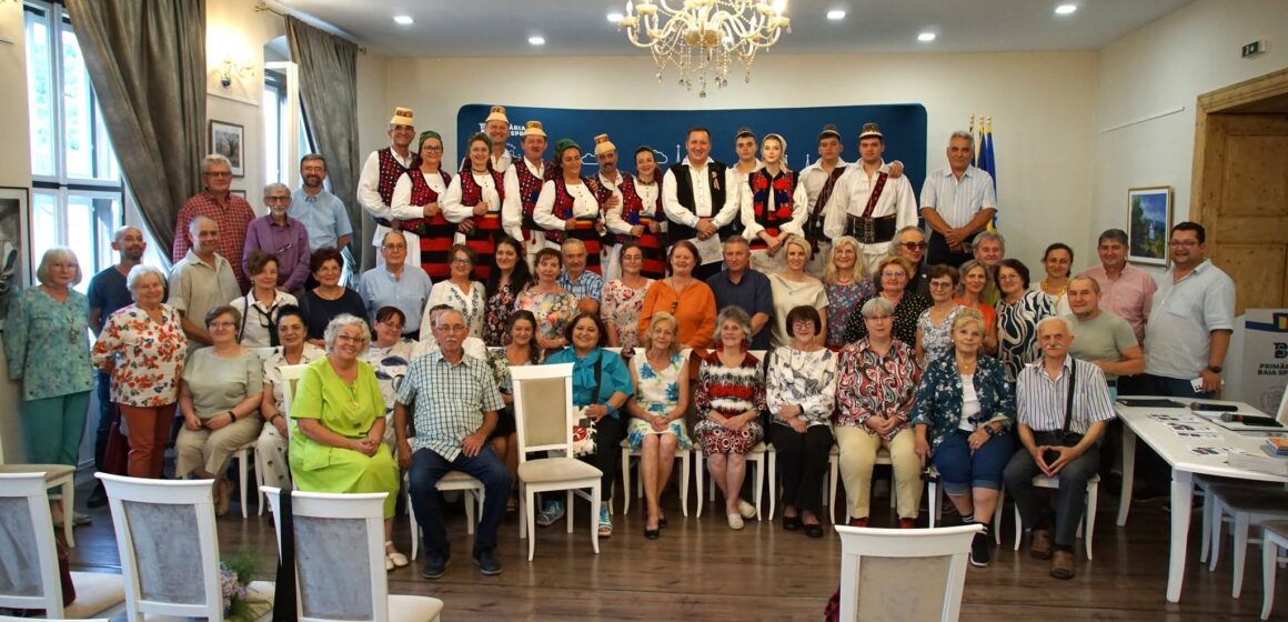 VIDEO: Vernisajul expoziției comune a membrilor Artiștilor Plastici din Mureș la Baia Sprie – un eveniment cultural de excepție