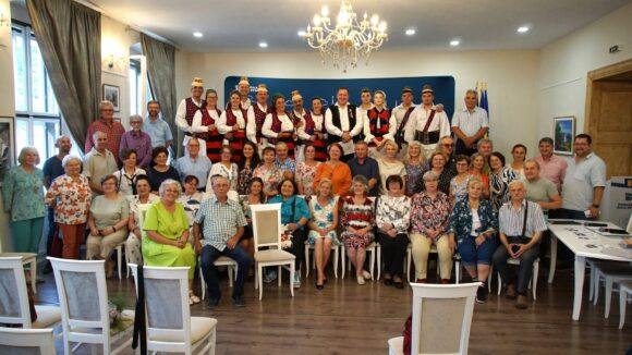 VIDEO: Vernisajul expoziției comune a membrilor Artiștilor Plastici din Mureș la Baia Sprie – un eveniment cultural de excepție VIDEO: Vernisajul expoziției comune a membrilor Artiștilor Plastici din Mureș la Baia Sprie – un eveniment cultural de excepție