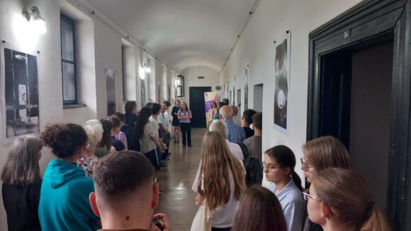 MEMORIE ȘI OPRESIUNE – O interpretare artistică a mărturiilor documentare păstrate de Memorial, proiectul de diplomă al lui Orosz Anna MEMORIE ȘI OPRESIUNE – O interpretare artistică a mărturiilor documentare păstrate de Memorial, proiectul de diplomă al lui Orosz Anna