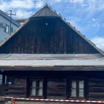 ZAHORÁNSZKI BRIGITTA: Au început lucrările de reabilitare a acoperișului la Casa Maghiară din Vișeu de Sus ZAHORÁNSZKI BRIGITTA: Au început lucrările de reabilitare a acoperișului la Casa Maghiară din Vișeu de Sus