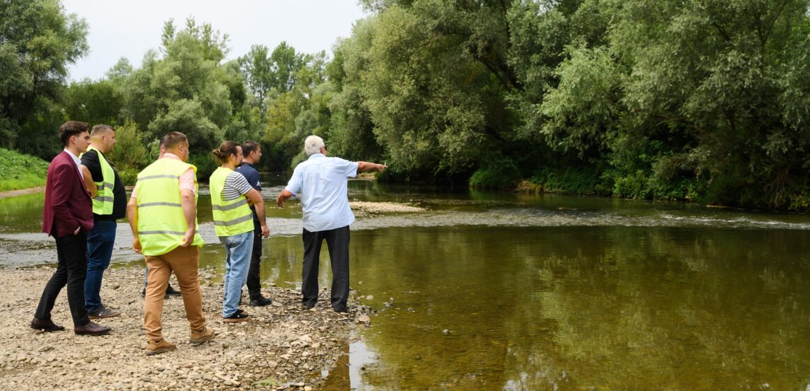 CONSILIUL JUDEȚEAN MARAMUREȘ accelerează lucrările pe DJ 182B și amenajează o traversare provizorie peste râul Lăpuș, între Cătălina și Mocira