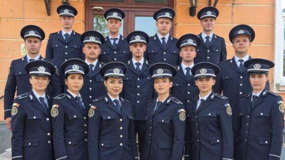DEBUTANȚI ÎN MESERIE: 15 proaspăt absolvenți ai școlilor de agenți de poliție și-au început cariera la IPJ Maramureș DEBUTANȚI ÎN MESERIE: 15 proaspăt absolvenți ai școlilor de agenți de poliție și-au început cariera la IPJ Maramureș