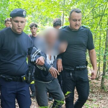 PERSOANĂ RĂTĂCITĂ, găsită de jandarmii maramureșeni într-o zonă împădurită