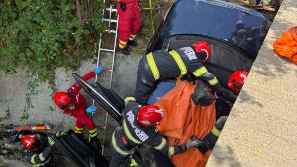 BAIA SPRIE: Doi răniți după ce o mașină a căzut în albia Săsarului BAIA SPRIE: Doi răniți după ce o mașină a căzut în albia Săsarului