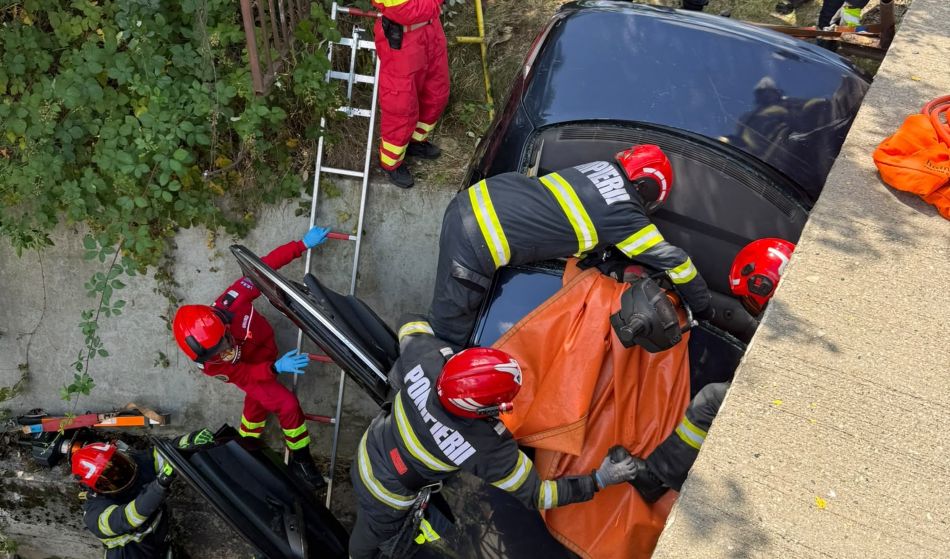 BAIA SPRIE: Doi răniți după ce o mașină a căzut în albia Săsarului BAIA SPRIE: Doi răniți după ce o mașină a căzut în albia Săsarului