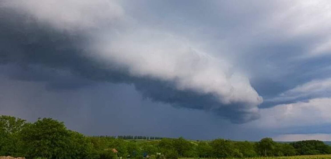 COD PORTOCALIU: Avertizare meteorologică, azi, 27 iulie pentru zona de vest al județului