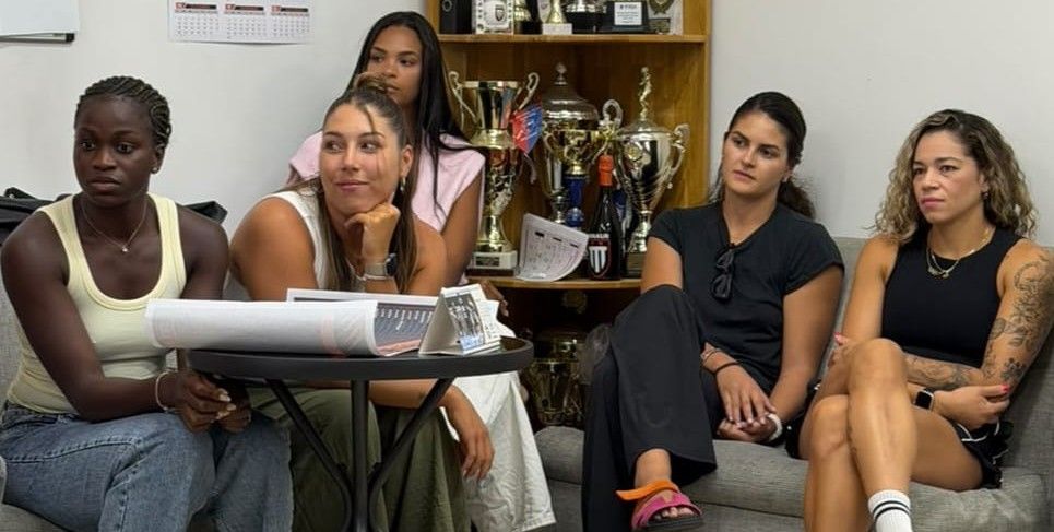 HANDBAL: Reunire a lotului echipei feminine a Minaurului HANDBAL: Reunire a lotului echipei feminine a Minaurului