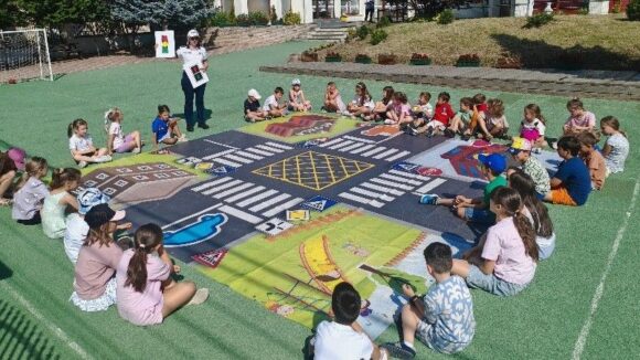 ACTIVITĂȚI DE VACANȚĂ: Peste 300 de copii la întâlniri cu polițiștii, în tabere din Maramureș ACTIVITĂȚI DE VACANȚĂ: Peste 300 de copii la întâlniri cu polițiștii, în tabere din Maramureș