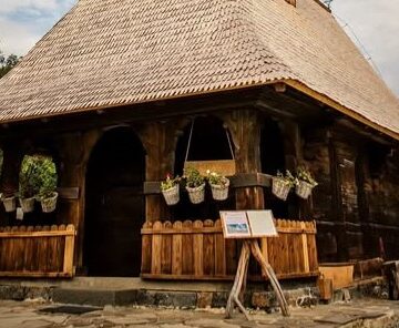 MUZEUL SATULUI BAIA MARE: Ce de-al doilea hram din acest an al Bisericii de lemn de Ziua Adormirii Maicii Domnului