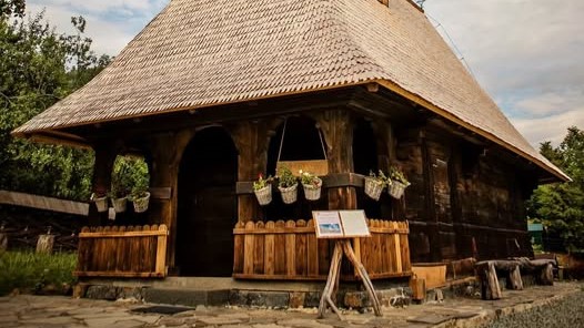 MUZEUL SATULUI BAIA MARE: Ce de-al doilea hram din acest an al Bisericii de lemn de Ziua Adormirii Maicii Domnului MUZEUL SATULUI BAIA MARE: Ce de-al doilea hram din acest an al Bisericii de lemn de Ziua Adormirii Maicii Domnului