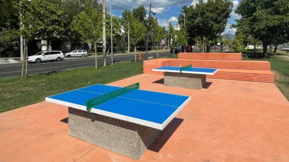 BAIA MARE: Pe malul Săsarului au fost amenajate două mese de tenis de masă BAIA MARE: Pe malul Săsarului au fost amenajate două mese de tenis de masă