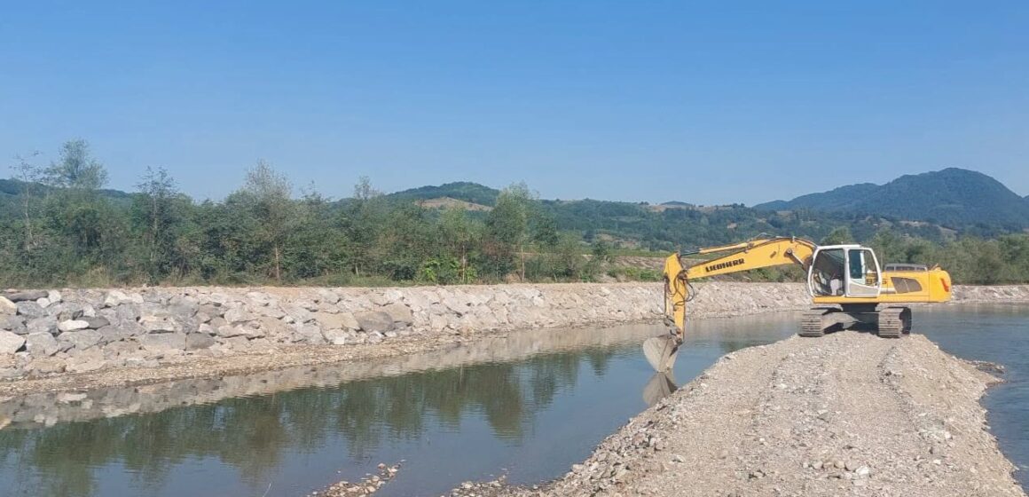 PETROVA: Lucrările de punere în siguranță a digului de pe râul Vișeu au fost finalizate PETROVA: Lucrările de punere în siguranță a digului de pe râul Vișeu au fost finalizate