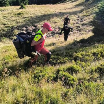 SALVAMONT MARAMUREȘ: Cetățean ucrainean plecat de acasă de 24 de zile, recuperat în zona Vârfului Lădescu SALVAMONT MARAMUREȘ: Cetățean ucrainean plecat de acasă de 24 de zile, recuperat în zona Vârfului Lădescu
