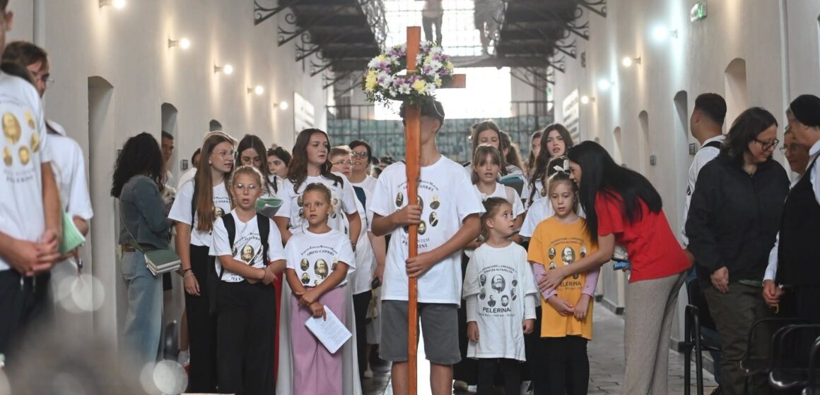 MEMORIALUL SIGHET: Pentru al 27-lea an consecutiv, tineri pelerini parcurg pe jos cei 165 de kilometri