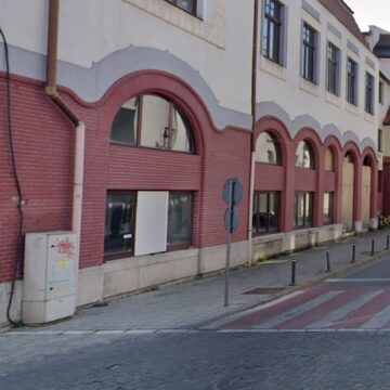BAIA MARE: modificări ale semnalizării rutiere și amenajarea unor locuri de parcare pe strada Teatrului