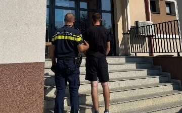DUPĂ FAPTĂ ȘI RĂSPLATĂ: Tânăr arestat preventiv pentru violență în familie, distrugere și amenințări