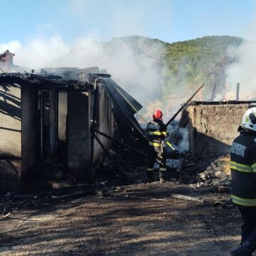 NISTRU: Două persoane rănite în urma unui incendiu NISTRU: Două persoane rănite în urma unui incendiu