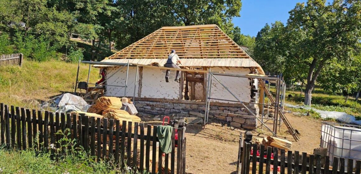MUZEUL SATULUI BAIA MARE: Un nou obiectiv de arhitectură vernaculară este restaurat