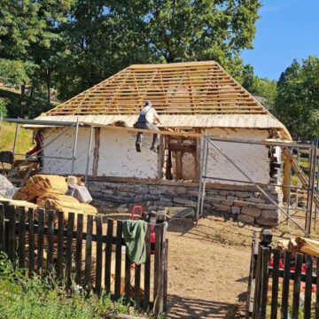 MUZEUL SATULUI BAIA MARE: Un nou obiectiv de arhitectură vernaculară este restaurat