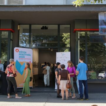 VIDEO: Vernisajul expoziției de artă fotografică URBÁNagybánya din a doua zi a Főtér Fesztivál 2026