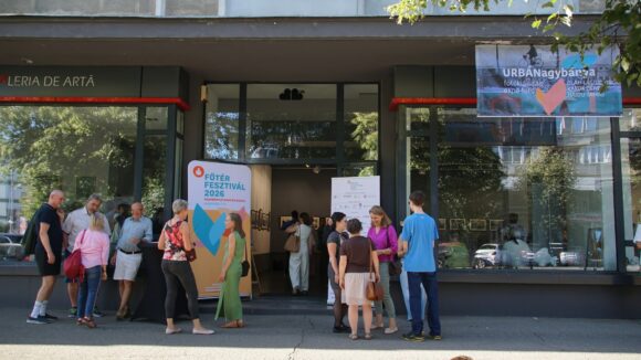 VIDEO: Vernisajul expoziției de artă fotografică URBÁNagybánya din a doua zi a Főtér Fesztivál 2026 VIDEO: Vernisajul expoziției de artă fotografică URBÁNagybánya din a doua zi a Főtér Fesztivál 2026