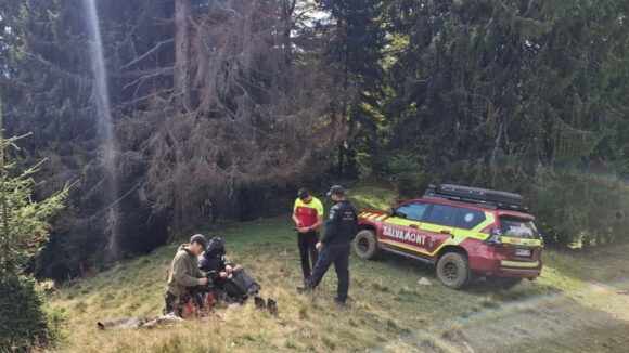 SALVAMONT MARAMUREȘ: Doi cetățeni ucraineni, recuperați în zona Poienile de Sub Munte SALVAMONT MARAMUREȘ: Doi cetățeni ucraineni, recuperați în zona Poienile de Sub Munte