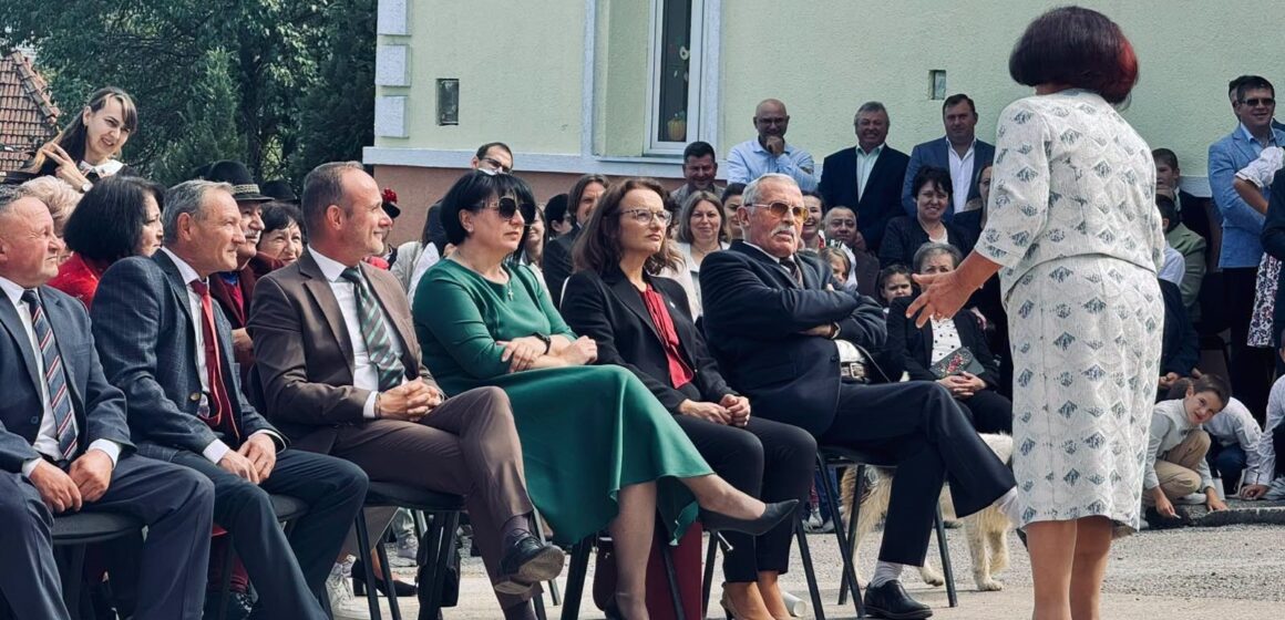 ZAHORÁNSZKI BRIGITTA: Școala Generală din Arduzel poartă numele Kós Károly de 20 de ani ZAHORÁNSZKI BRIGITTA: Școala Generală din Arduzel poartă numele Kós Károly de 20 de ani
