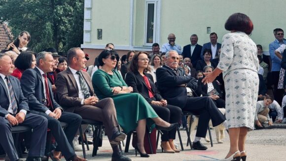 ZAHORÁNSZKI BRIGITTA: Școala Generală din Arduzel poartă numele Kós Károly de 20 de ani ZAHORÁNSZKI BRIGITTA: Școala Generală din Arduzel poartă numele Kós Károly de 20 de ani