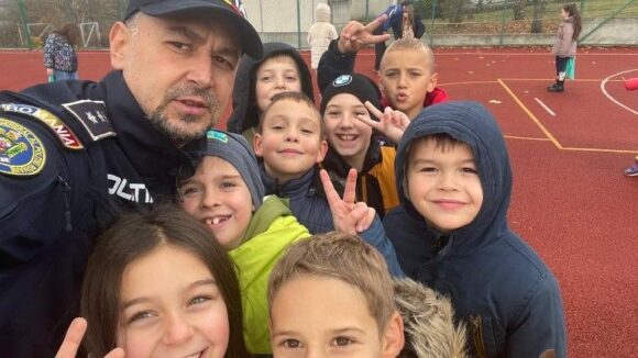 BAIA MARE: Prima săptămână de școală și primele activități desfășurate de polițiști alături de elevi BAIA MARE: Prima săptămână de școală și primele activități desfășurate de polițiști alături de elevi