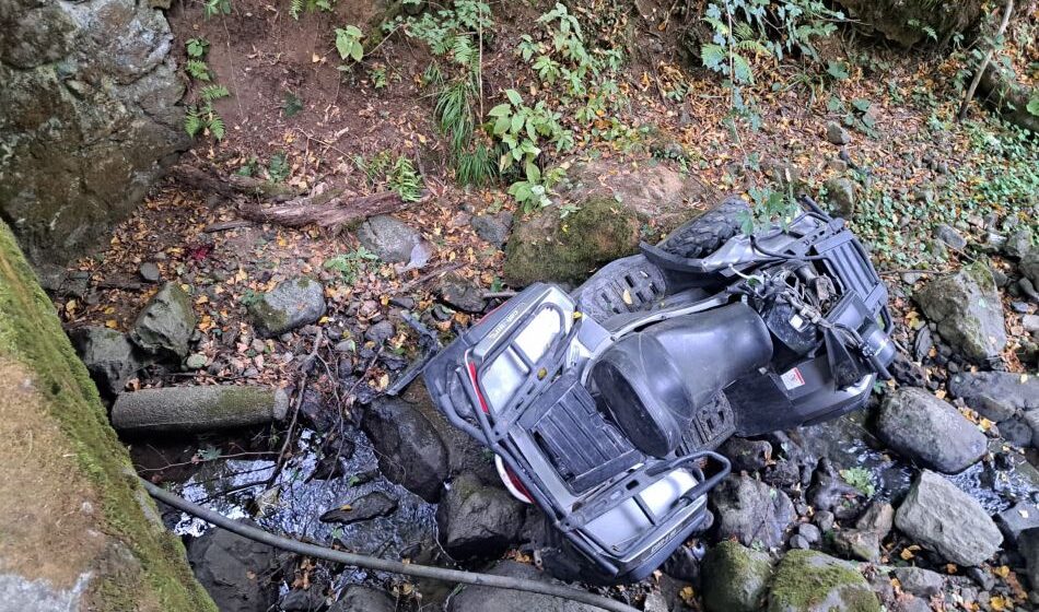 ACCIDENT: Un bărbat a ajuns la spital după ce s-a răsturnat cu ATV-ul într-o râpă ACCIDENT: Un bărbat a ajuns la spital după ce s-a răsturnat cu ATV-ul într-o râpă