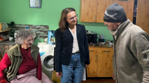 ZAHORÁNSZKI BRIGITTA, cu ocazia Zilelor Satului Dămăcușeni și-a făcut timp să bată la ușile oamenilor și să discute personal cu ei