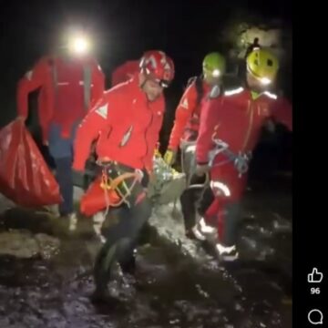SALVAMONT MARAMUREȘ: Misiune încheiată în zona Piatra Corbului – Cheile Lăpușului, bărbat accidentat recuperat SALVAMONT MARAMUREȘ: Misiune încheiată în zona Piatra Corbului – Cheile Lăpușului, bărbat accidentat recuperat