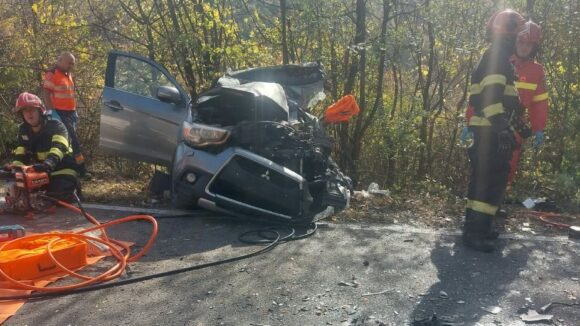ISU: Accident cu trei răniți pe DN 18B