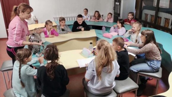 BIBLIOTECA JUDEȚEANĂ: Curs de teatru și dezvoltare personală. Terapie prin teatru pentru copii de 6-12 ani BIBLIOTECA JUDEȚEANĂ: Curs de teatru și dezvoltare personală. Terapie prin teatru pentru copii de 6-12 ani