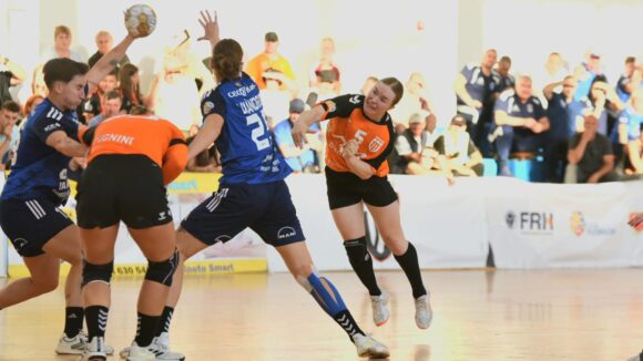 HANDBAL: Minaur, învinsă pe terenul campioanei